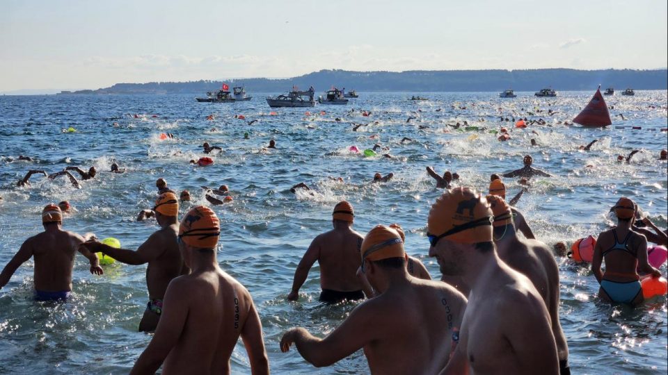 Çanakkale Boğazı’ndaki yarışta bin 300 yüzücü Avrupa’dan Asya’ya kulaç attı